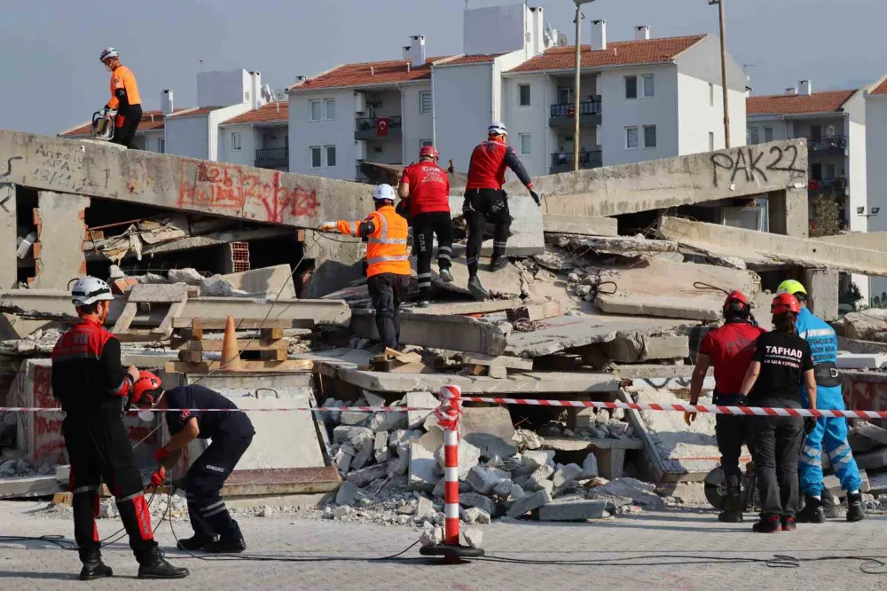 3. Yılında İzmir Depremi, tatbikatla anıldı.
