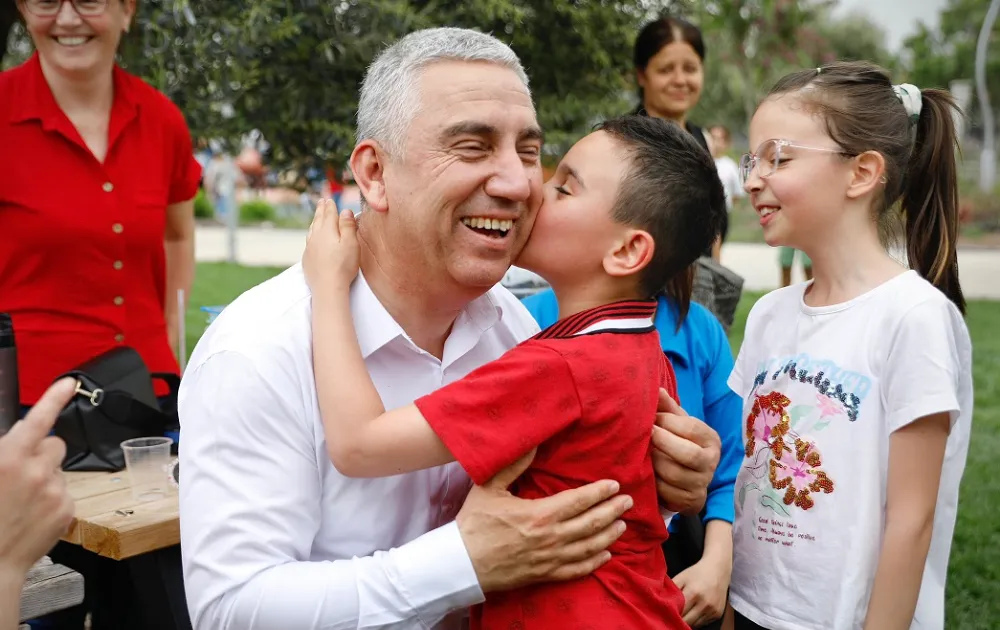 ÇOCUK ŞENLİĞİ’NDE ZEYTİNPARK’TA BULUŞTUK